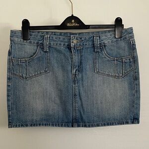 Levi's Light Blue Denim Mini Skirt - Front Pocket Detail